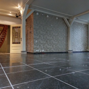 Behangen van wand